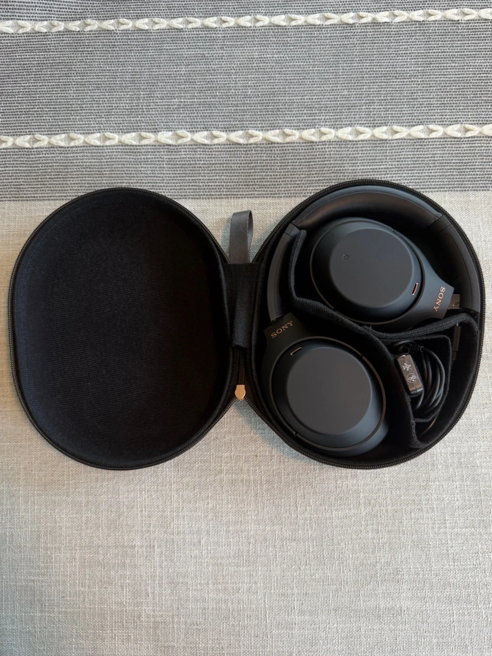 Sony WH-1000XM4 Wireless Noise-Canceling Headphones Black Over the Ear Bluetooth